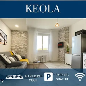 Homey Keola - Parking Privé Gratuit - Aux Portes De Genève - Au Pied Du Tram - Avec 1 Et Un Grand Salon Avec Un Canapé-lit Appartement